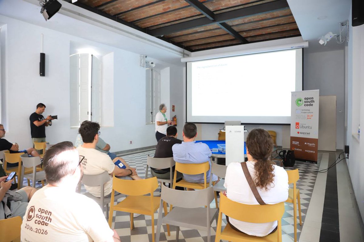 👾 "Hay gente usando IA para ser productiva. Yo la uso para reabrir traumas de los 80". Diego Parrilla @sidecartridge rehace MIDI Maze sobre TCP/IP con Atari ST y Raspberry Pico. #OpenSouthCode26
https://www.opensouthcode.org/conferences/opensouthcode2026/program/proposals/1085